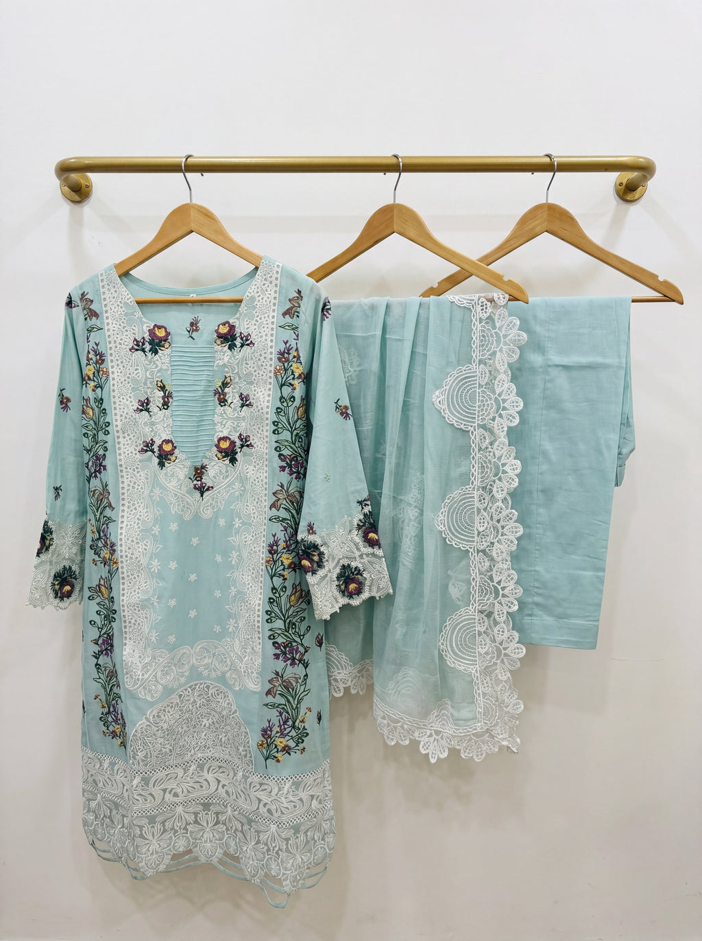 3 Piece Luxury Lawn suit-Embroidered Chikenkari (Pret)