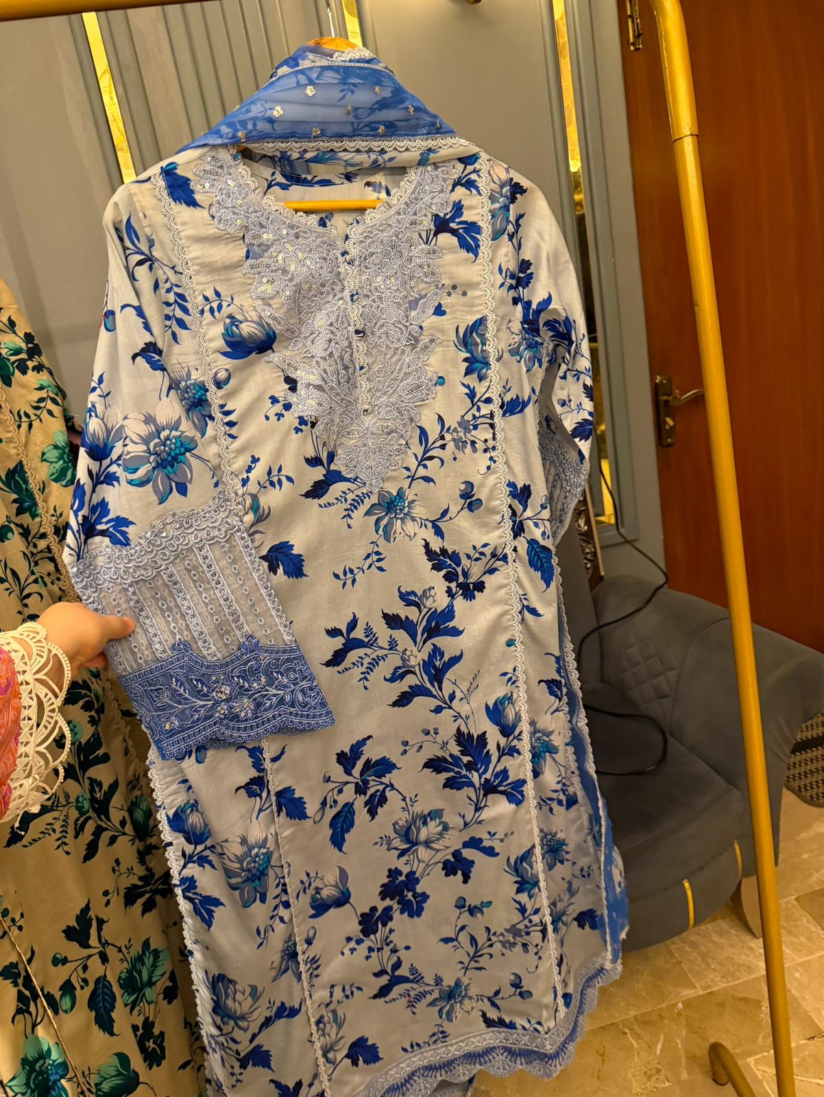 3 Piece Luxury Lawn Suit-Embroidered (Pret)